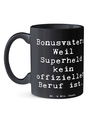 Mr. & Mrs. Panda Henkelbecher Spruch Bonusvater Superheld mit Sp... in Schwarz