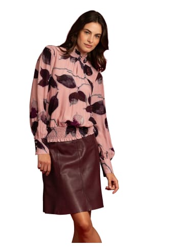 More & More Viskosebluse in modern leaves print