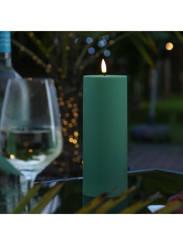 Deluxe Homeart LED Kerze Mia Kunststoff für Innen/Außen flackernd H: 20cm D: 7,5cm in grün