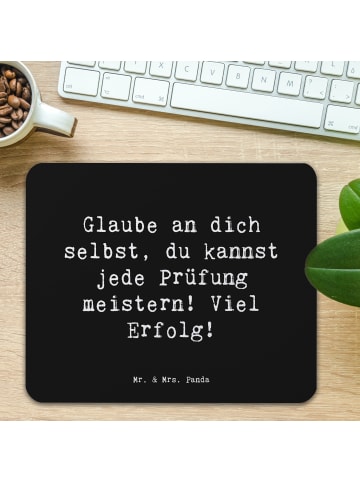 Mr. & Mrs. Panda Mauspad Spruch Prüfungen bestehen mit Spruch in Schwarz