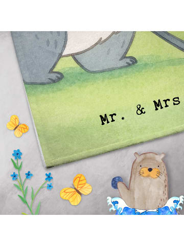 Mr. & Mrs. Panda Gästehandtuch Panda Golfen Design mit Spruch in Weiß