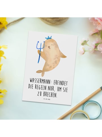 Mr. & Mrs. Panda Postkarte Wassermann Freigeist mit Spruch in Weiß