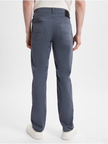 Andrew James Hose in melange