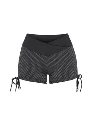 faina Shorts in black