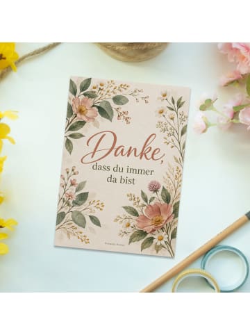 Mr. & Mrs. Panda Postkarte Blume warm Design mit Spruch in Weiß