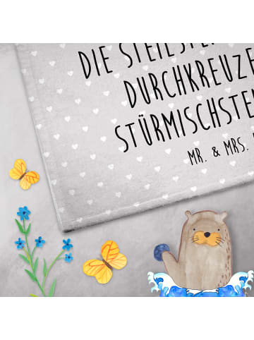 Mr. & Mrs. Panda Baumwollhandtuch Igel händchenhaltend mit Spruch in Grau Pastell