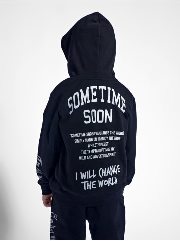 Sometime Soon Kapuzenpullover Stmdimas Hoodie Kinder in BLACK