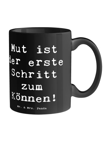 Mr. & Mrs. Panda Tasse Sich in einer neuen Sportart versuchen mi... in Schwarz