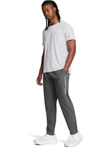 Under Armour Sweat Pant "Ua Launch Pant" in Grau