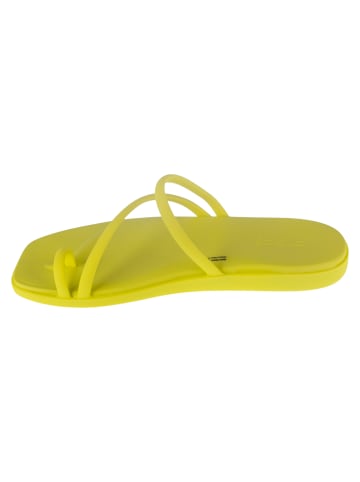 Crocs Crocs Miami Toe Loop Sandal W in Gelb