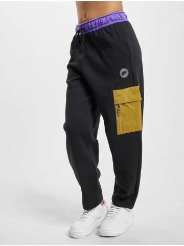 Nike Jogginghose in black/medium blue/golden moss