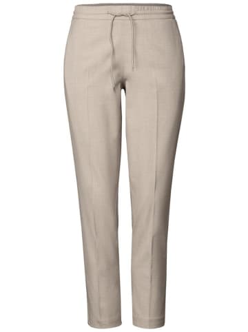 Street One Hose in sheer beige mel.