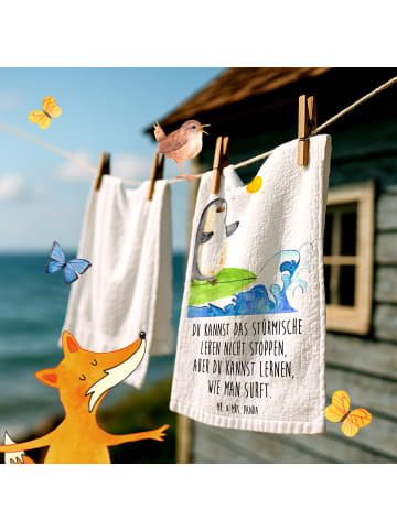 Mr. & Mrs. Panda Handtuch Pinguin Surfer mit Spruch in Weiß