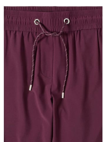 Cecil Hose in mulberry red