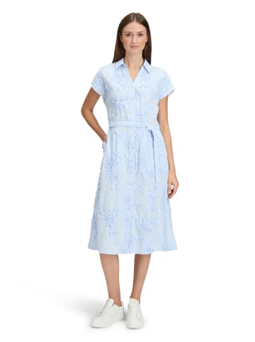 BETTY & CO Sommerkleid mit Stickerei in Weiß/Hellblau
