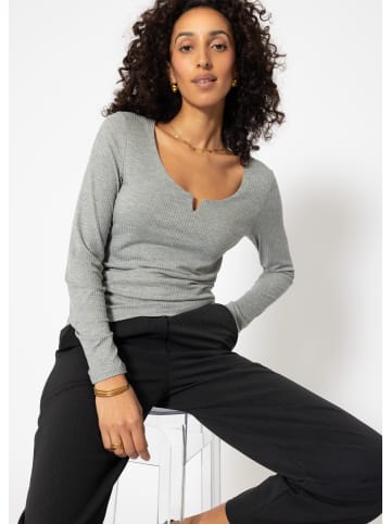 SASSYCLASSY Geripptes Langarmshirt in grau