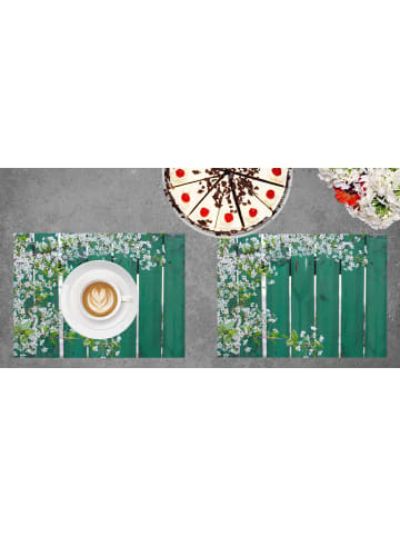 Tischsetmacher.de Tischsets I Platzsets "Weiße Blüten vor grünem Holzzaun" (L)32 x (B)44