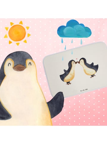 Mr. & Mrs. Panda Badematte Pinguin Liebe ohne Spruch in Weiß