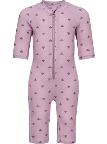 Hummel Badeanzug "Mini Bee Aop Swimsuit 3/4 Sl" in Lila