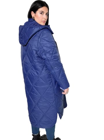 Studio Untold Mantel in navy