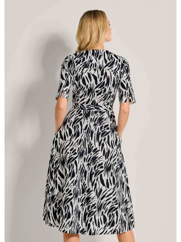 MADELEINE Wickelkleid mit Bindegürtel in schwarz / weiß