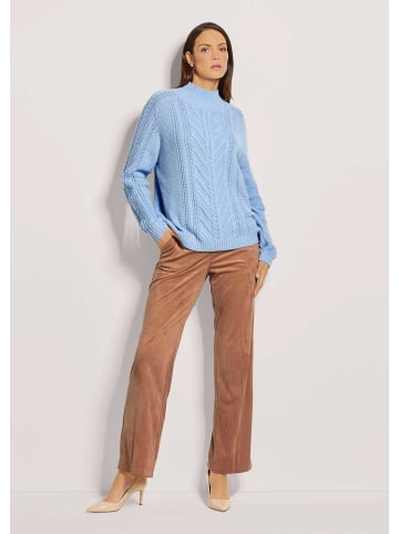 MADELEINE Stehkragen-Pullover mit Zopfmuster in bleu