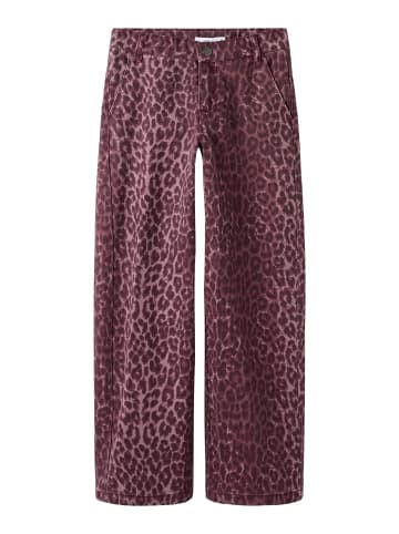name it Hose in Burgundy