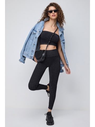 NO MATTER WHAT Crop Top in Schwarz