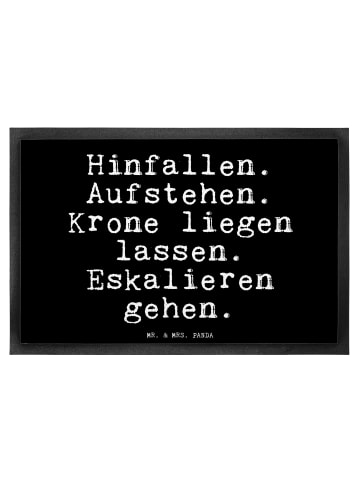 Mr. & Mrs. Panda Fußmatte außen Hinfallen. Aufstehen. Krone lieg... in Schwarz