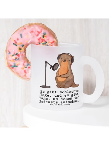 Mr. & Mrs. Panda Becher Otter Podcast aufnehmen mit Spruch in Transparent