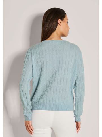 MADELEINE Eleganter Wollpullover mit Zopfmuster in bleu