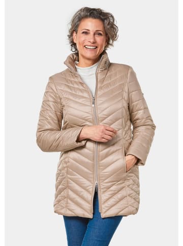 GOLDNER Kurzgröße:  Longsteppjacke Figurschmeichelnde Longsteppjacke in cappuccino