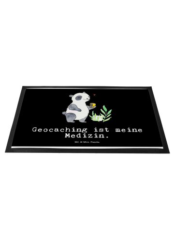 Mr. & Mrs. Panda Fußmatte Panda Geocaching mit Spruch in Schwarz