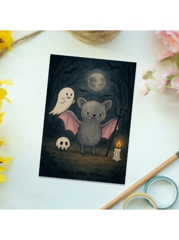Mr. & Mrs. Panda Postkarte Fledermaus Dracula Design ohne Spruch in Weiß