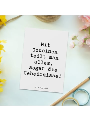 Mr. & Mrs. Panda Postkarte Cousine Geheimnisse mit Spruch in Weiß