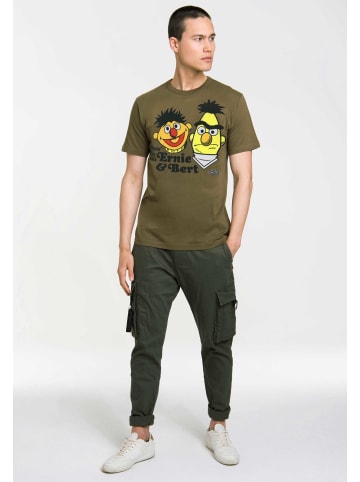 Logoshirt T-Shirt Sesamstrasse - Ernie & Bert | Havin' Fun in oliv-grün