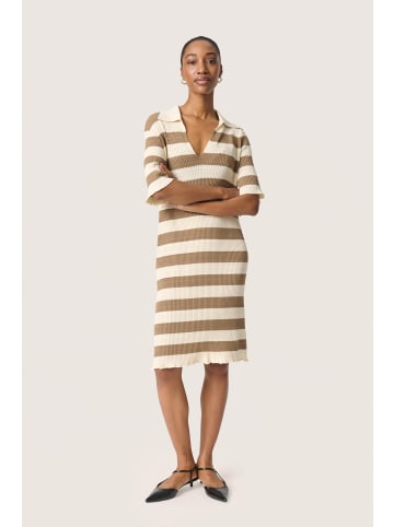 Soaked in Luxury Kleid SLLidya Lockere Passform in Elm & White Stripe
