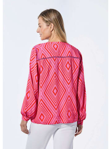 GOLDNER Kurzgröße:  Viskose-Bluse mit Tunika-Ausschnitt in rot / pink / gemustert
