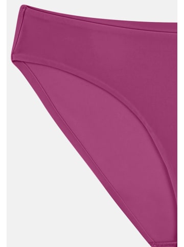 Triumph Tai Slip Body Make-Up Essentials in Red wine