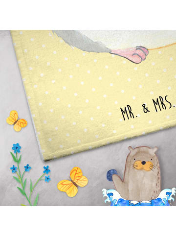 Mr. & Mrs. Panda Handtuch Chinchilla Blume ohne Spruch in Gelb Pastell