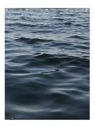 Juniqe Duschvorhang "Feet In The Water" in Blau & Grau