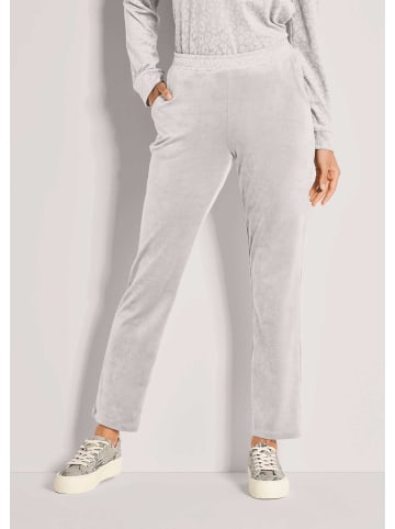 MADELEINE Elegante Hose mit Leo-Print in perlweiß