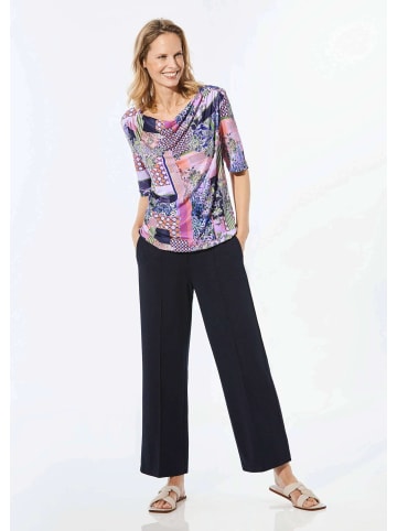 GOLDNER Kurzgröße:  Shirt mit Wasserfallausschnitt in marine / gemustert