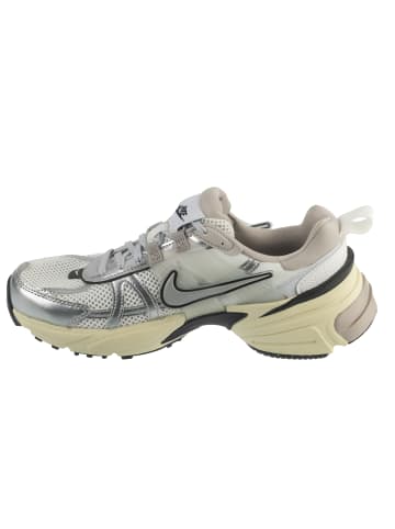 Nike Nike V2K Run in Weiß