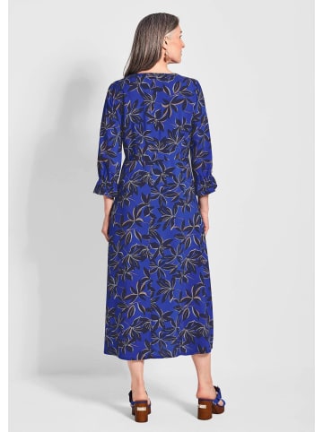 GOLDNER Kurzgröße:  Fließendes Viskosekleid mit V-Ausschnitt in royalblau / marine / gemustert