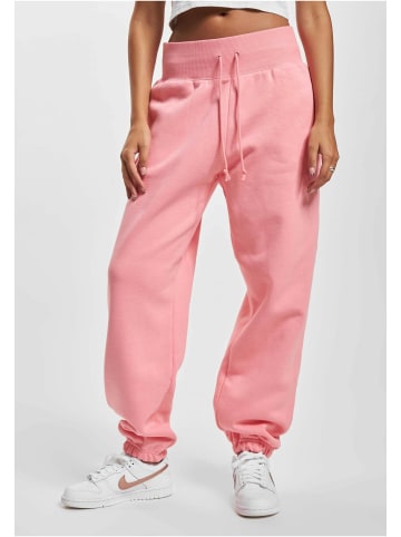 Nike Nike Jogginghose in coral chalk/sail