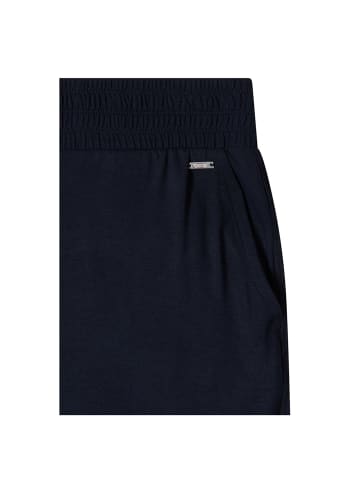 Cecil Capri in universal blue