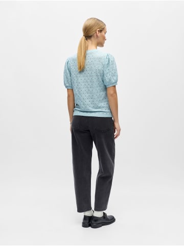 Object Oberteil in Winter Sky