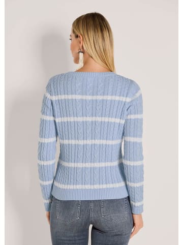 MADELEINE Moderner Baumwollpullover mit Zopfmuster und Ringel-Design in bleu / wollweiß