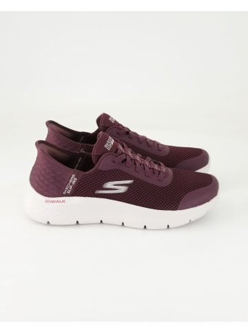 Skechers Slip On Sneaker in Bordeaux